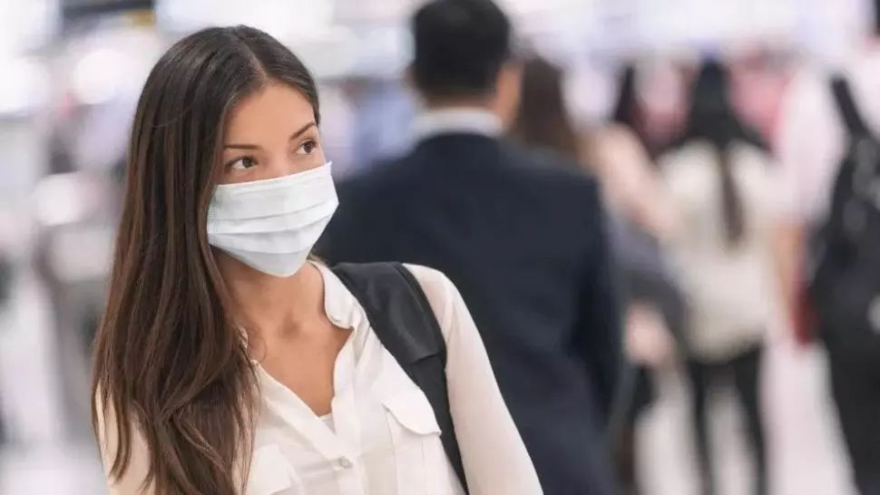 Masca, OBLIGATORIE în Argeș de miercuri, în spațiile publice