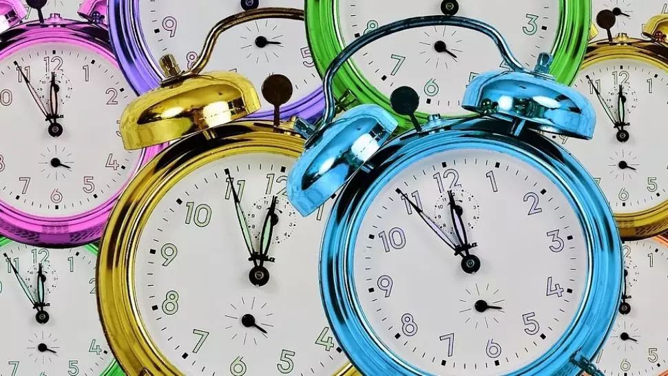 România trece la ora de iarnă. Cum se potrivesc ceasurile