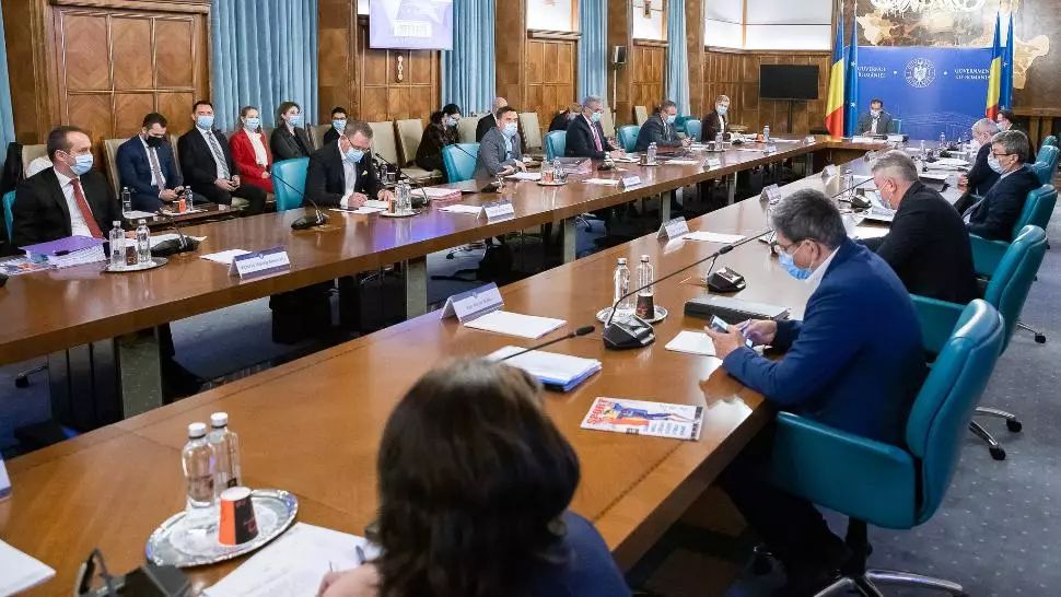 Ședință de Guvern la Palatul Victoria. Ludovic Orban: ”Cu cât reușim să controlăm răspândirea virusului cu atât viața este mai normală”