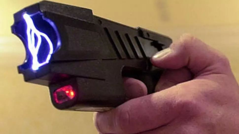 Scandal cu electroșocuri într-o piață din Timișoara – 2 victime, dintre care un bărbat înjunghiat