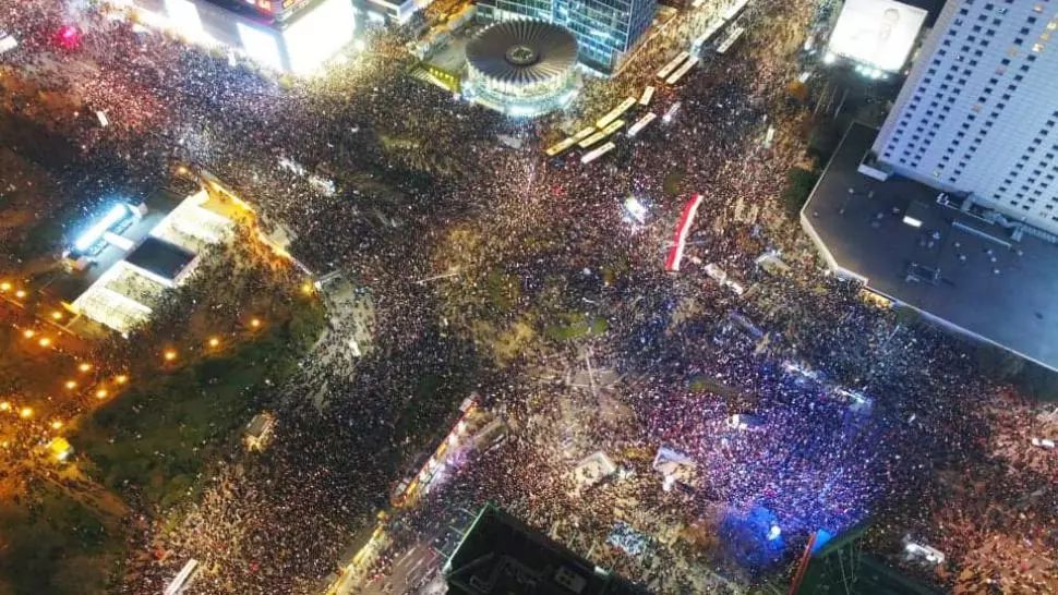 VIDEO Proteste uriașe la Varșovia, zeci de mii de oameni în stradă pentru a condamna blocarea avorturior