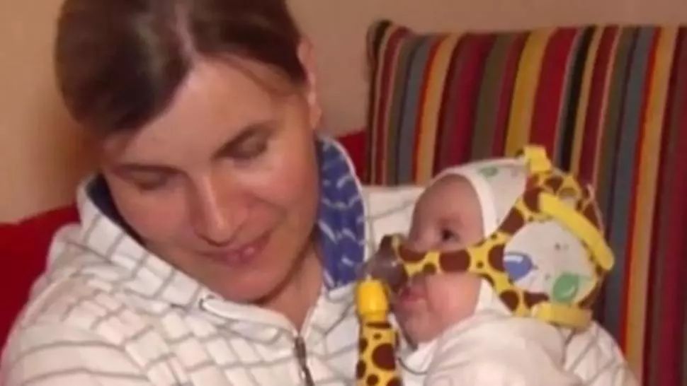 VIDEO Ajută-ne să-l salvăm pe Emanuel. La 3 luni se luptă cu o boală cumplită, părinții nu mai au resurse financiare