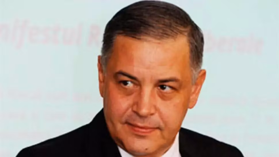 Omul lui Tăriceanu, acuzat de șpăgi pentru contracte bănoase. Cine este Vlad Moisescu