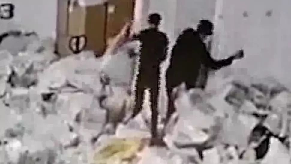 SCANDAL pe voturile pentru Primăria sectorului 1: cine a umblat la sacii cu voturi - VIDEO