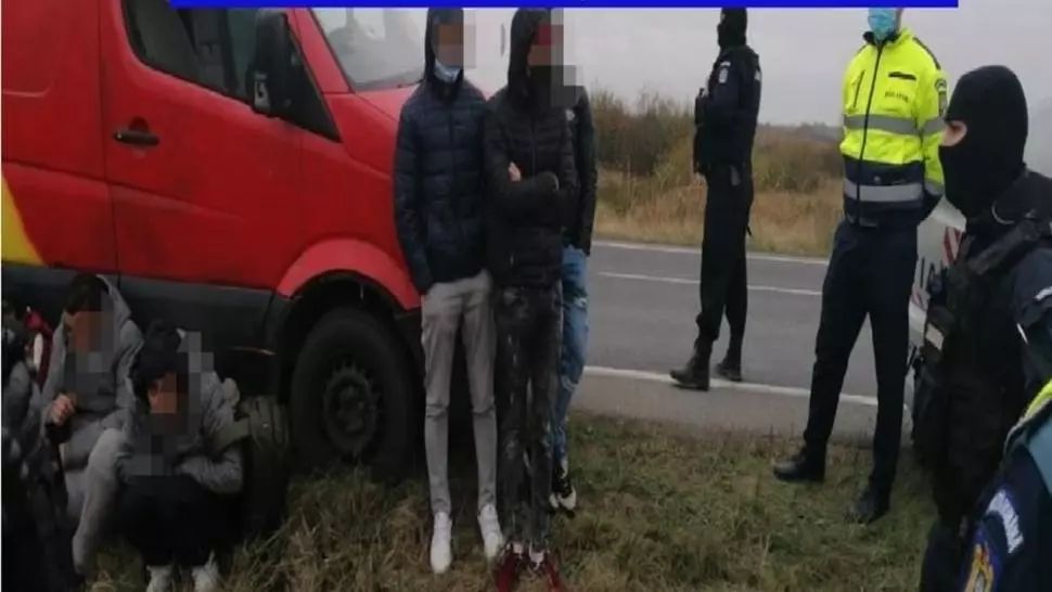 Timiș: 14 persoane suspectate de trafic de migranţi, audiate de procurorii DIICOT, în urma a 16 percheziţii