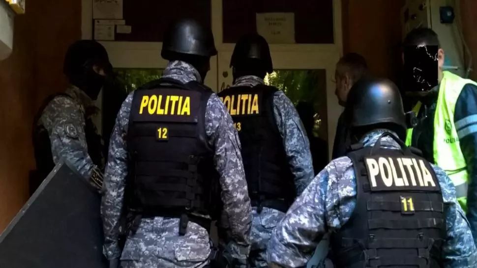 Poliţiştii din Mehedinţi au descins la Gherla! Două persoane sunt acuzate că au furat monede din aur în valoare de 400.000 de lei