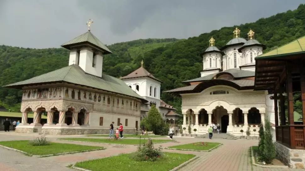 Alertă de coronavirus la Mănăstirea Lainici. Călugării au fost testați