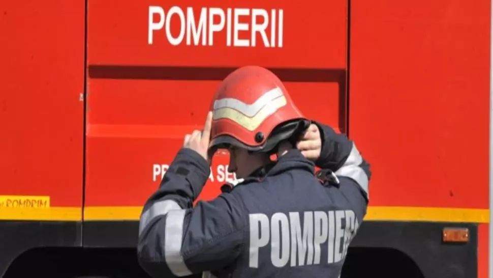Bărbat găsit mort în casă, în Ialomița! Pompierii au fost nevoiți să spargă ușa