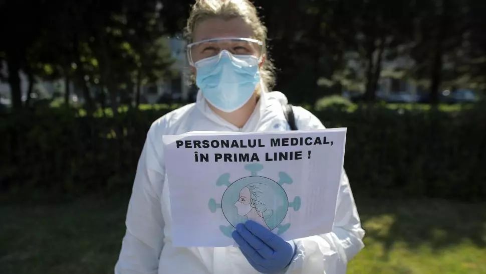 Sindicaliștii SANITAS pichetează sediul Guvernului, totul într-un miting al "epuizării"