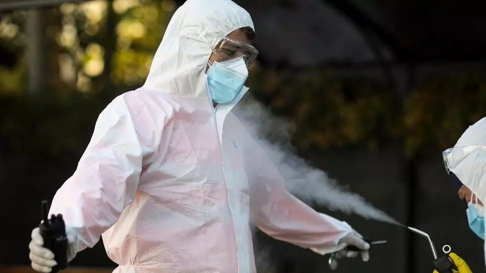 Calvarul zilnic al medicilor de la ATI: "Capul îți crapă de la vizieră, nasul are vânătăi și ochii ustură de mori"