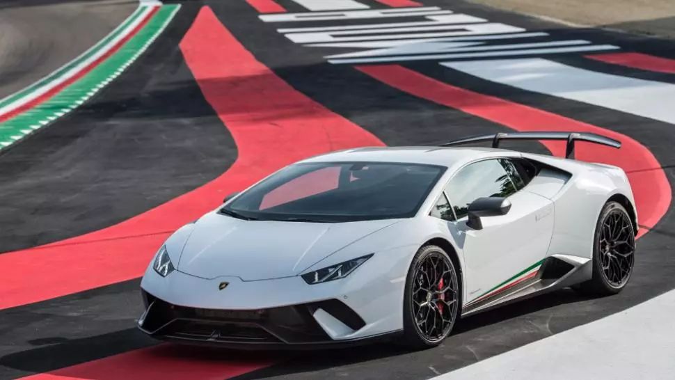 Italia: Transplant facilitat de un transport cu un bolid Lamborghini