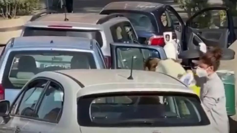 VIDEO/ Italia, îngenunchiată de al doilea val al pandemiei: Pacienții COVID, tratați în parcarea spitalelor