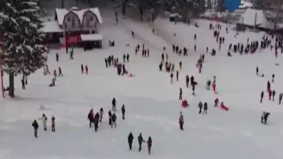 VIDEO/ A început minivacanța de 1 Decembrie! Peste 70% din locurile de cazare din Poiana Brașov, ocupate
