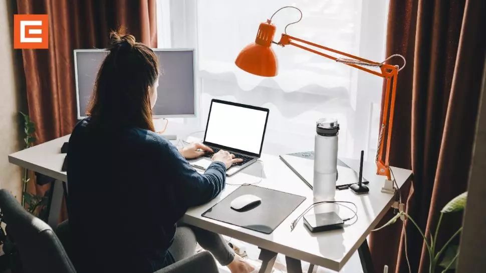 Clienții CEZ, victimele unei fraude online. Aceștia erau îndrumați să achite facturile într-un alt cont decât cel oficial