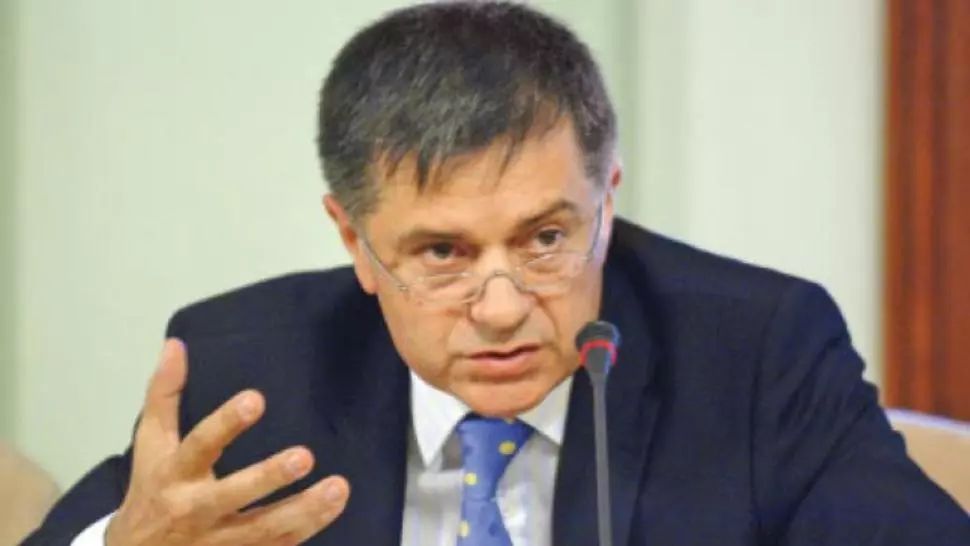 Bătălia posturilor din EXIMBANK: Cine este Ionuț Costea și legătura cu șpaga de un milion de euro - Cumnatul lui Geoană, salariu regesc la stat