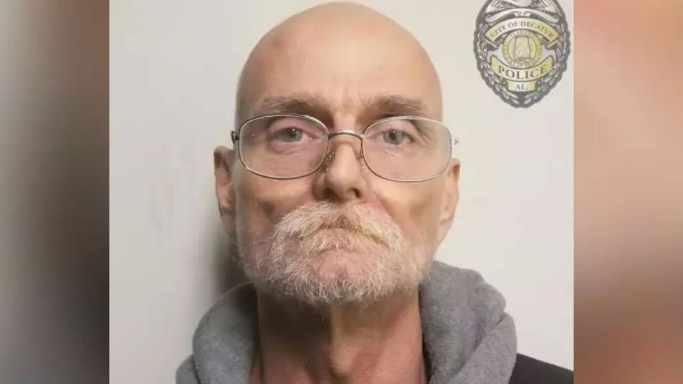 Un condamnat, aflat în faza terminală a unei boli, își recunoaște crima de acum 25 de ani