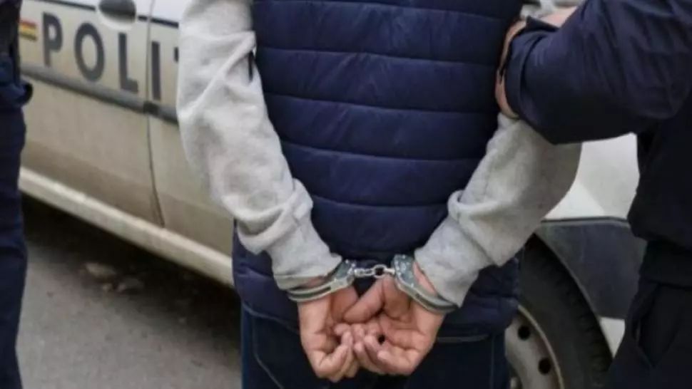  Trebuie să asigure respectarea legii, dar a încălcat-o chiar el: Polițist arestat preventiv pentru trafic de influență