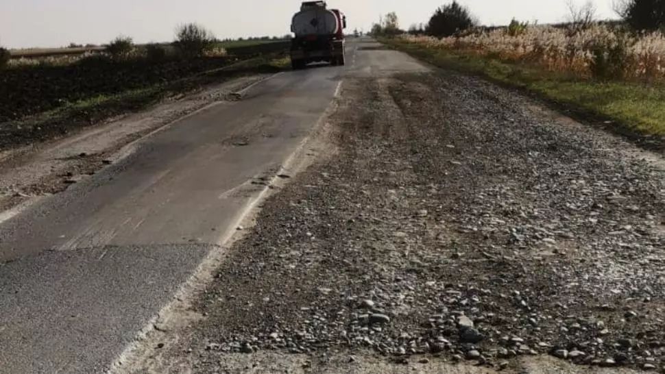 VIDEO Drum național în județul Vrancea, lăsat de izbeliște după alegeri. Utilajele și muncitorii au dispărut fără urmă