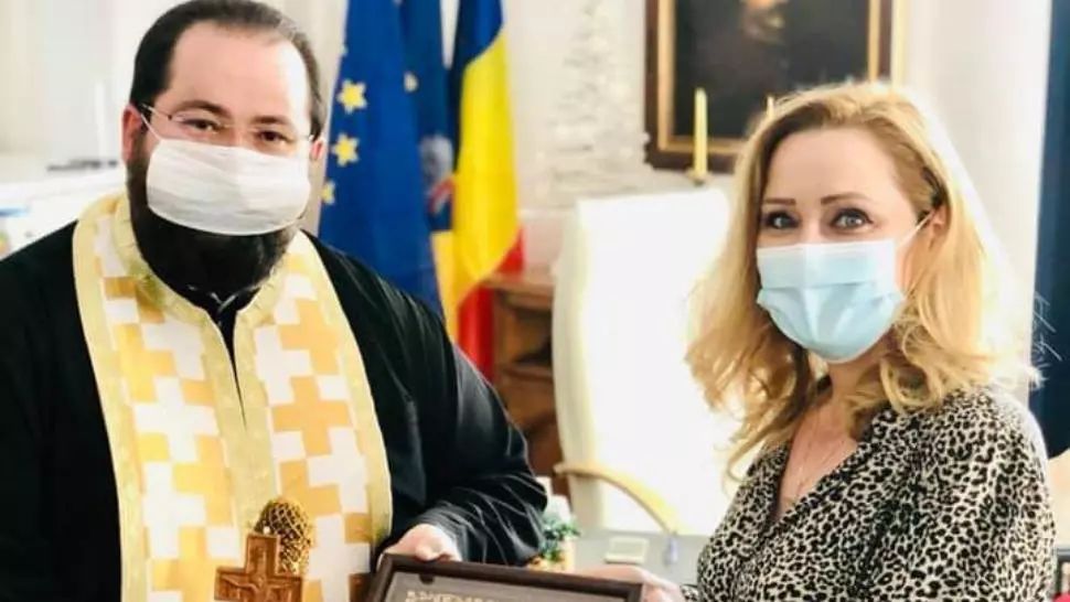 Un primar de la USR a chemat un preot pentru a alunga „duhurile rele” din primărie 