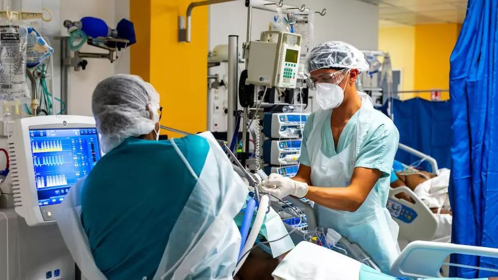 Este OFICIAL! Guvernul a majorat salariile în sănătate. Cu cât vor câștiga mai mult medicii și asistentele