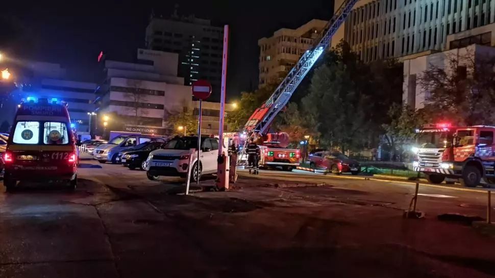 FOTO Incendiu puternic la Tribunalul Iași. Focul s-a manifestat pe aproximativ 200 mp. Se verifică eventuale focare ascunse