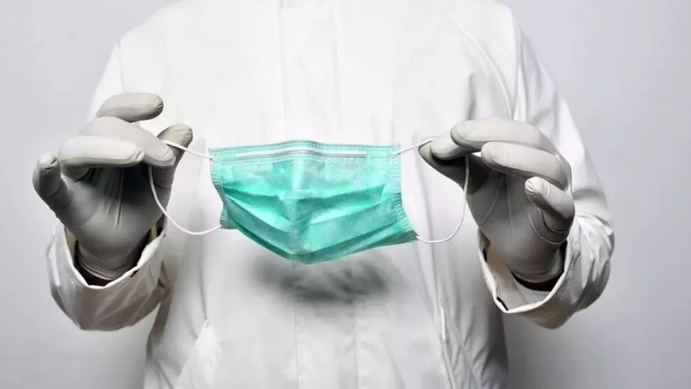 Emilian Popovici, epidemiolog: Dacă 80-90% din oameni ar purta mască, transmiterea s-ar reduce cu 90% și nu am mai avea probleme