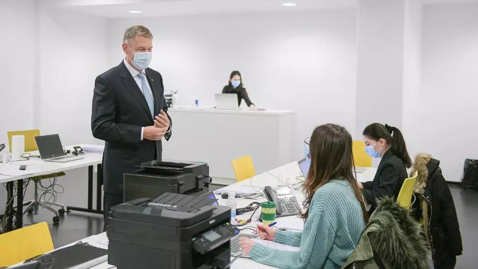 Iohannis, despre învățământul online: E cert că elevii și părinții pierd mult fiindcă nu se pot desfășura orele fizic 