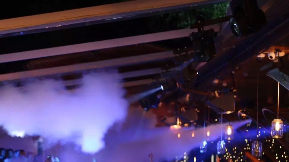 O petrecere-experiment din Amsterdam a adunat aproximativ 1300 de persoane într-un club de noapte. Care este SCOPUL autorităților