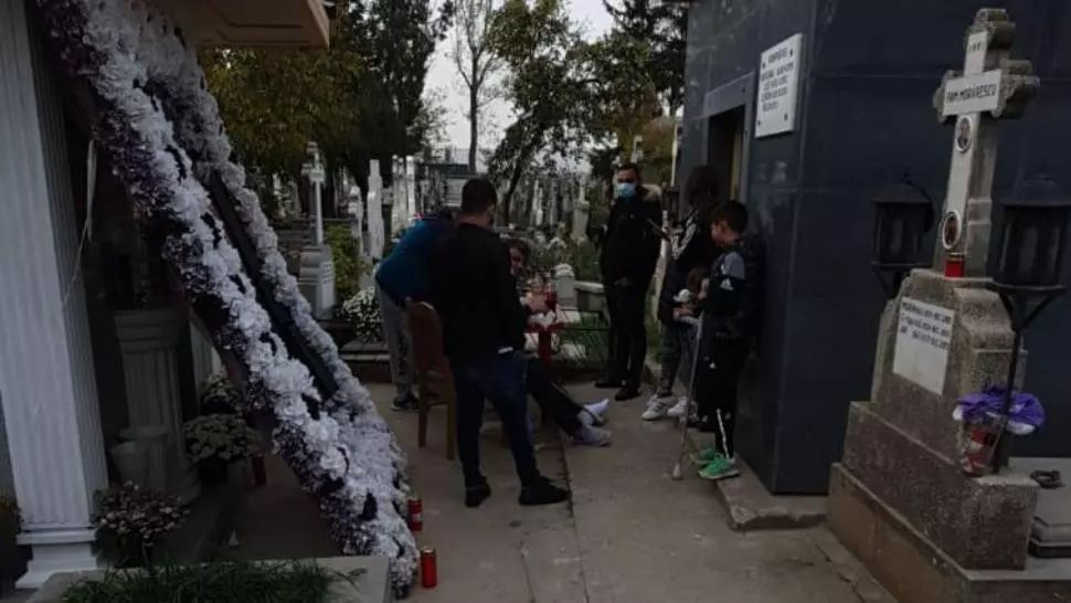 FOTO/ Moartea interlopului Emi Pian, comemorată la un grătar, chiar în cimitir. Rudele, amendate