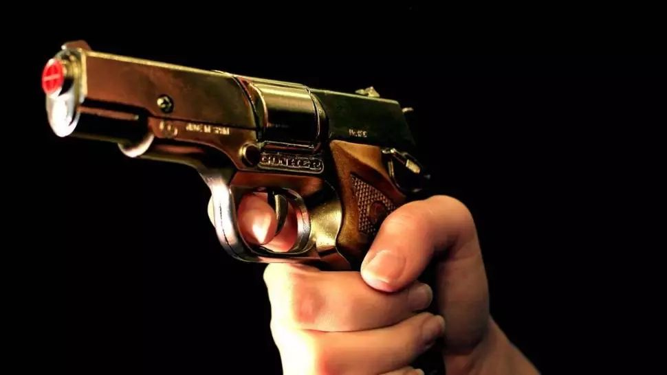 Jaf în Palermo. Trei indivizi au furat 100.000 de euro folosind un pistol de jucărie