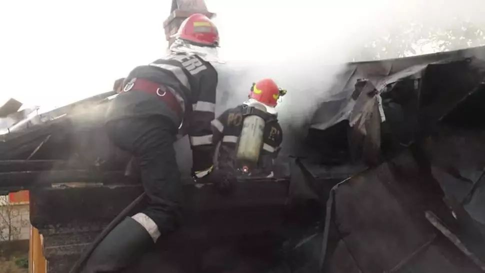 Atac de tip mafiot la nord de Capitală: un spațiu comercial a fost incendiat la scurt timp după deschidere - detalii din dosarul penal VIDEO