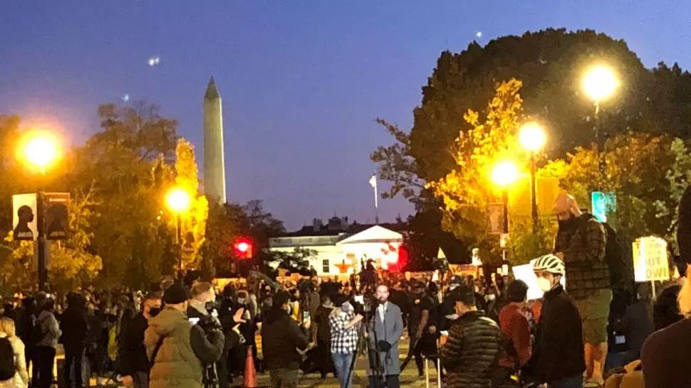 VIDEO Proteste de stradă în fața Casei Albe, incidente între manifestanți și forțele de ordine