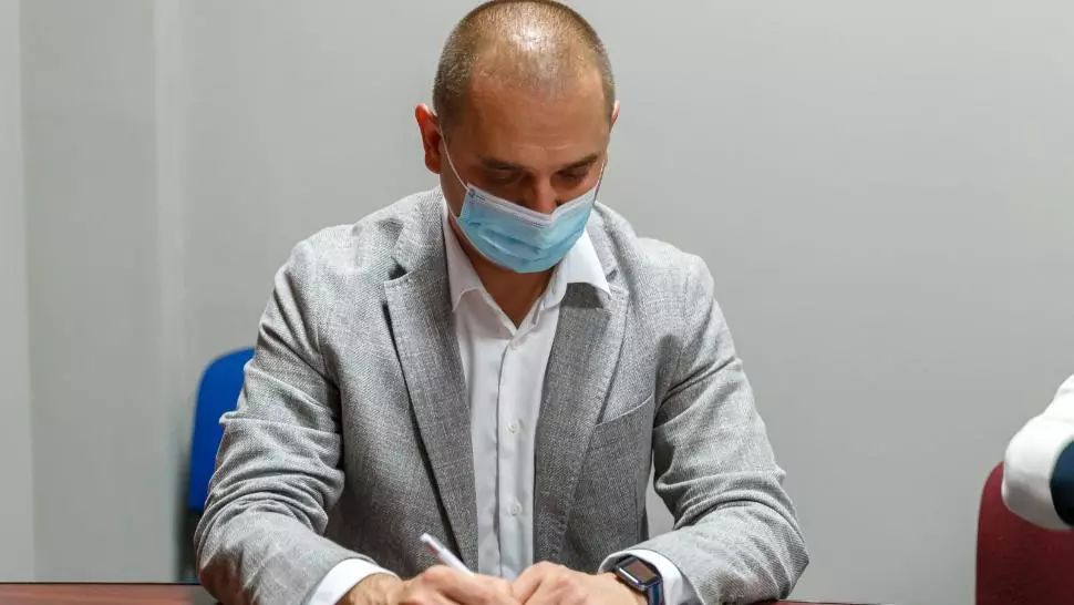 Primarul Sectorului 2, în izolare acasă. Soția sa are simptome Covid-19