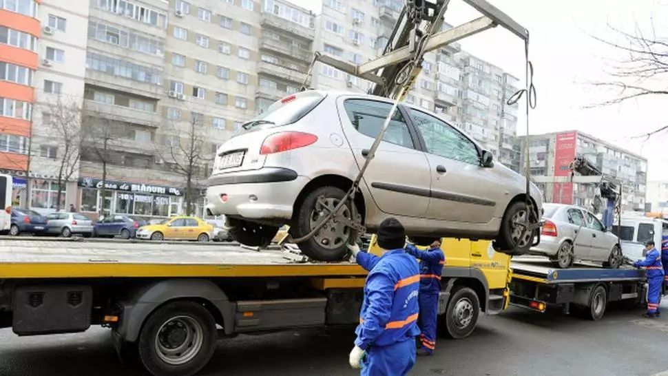 Este oficial! Poliția locală poate să îți ridice mașina parcată neregulamentar