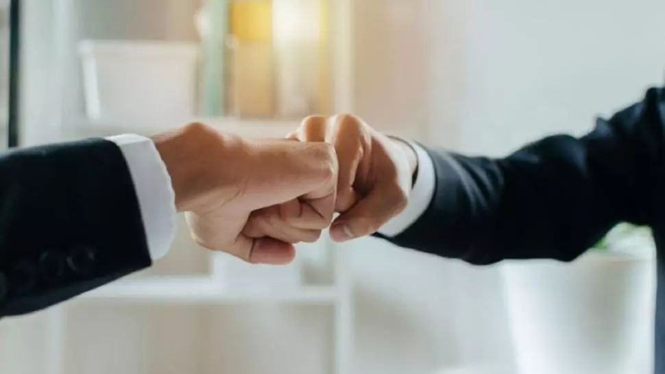 Adrian Streinu-Cercel: „Nu vă mai salutați cu pumnul! Este contraindicat”