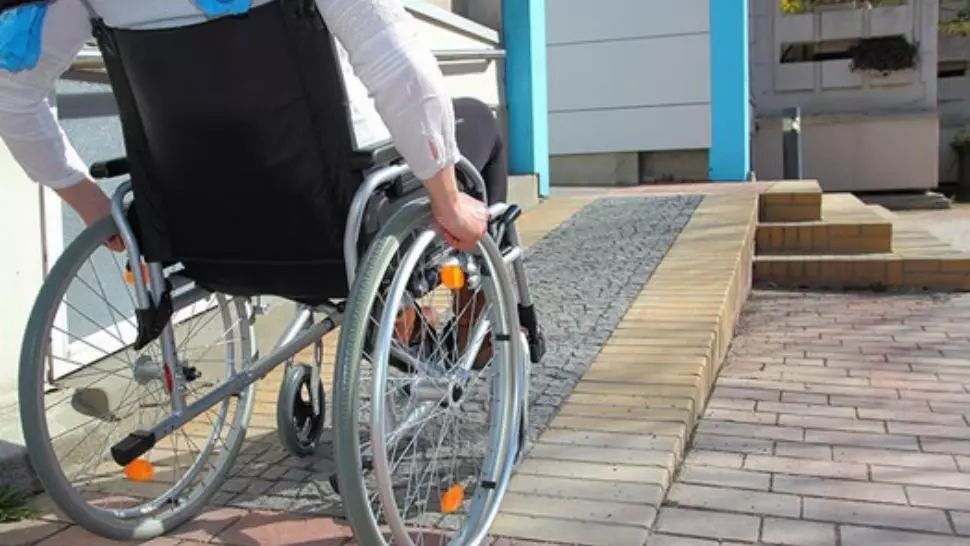Români cu handicap, obligați de INSTITUȚIILE STATULUI să muncească, pentru a primi pensia - VIDEO