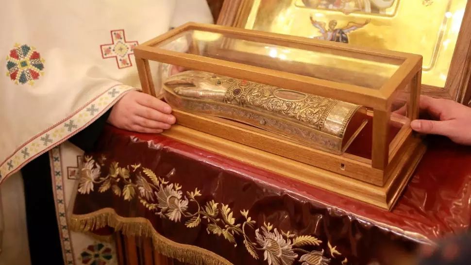 Pelerinaj în capitală înainte de restricții. Peste 1.000 de oameni pe zi sunt așteptați la racla Sfântului Nectarie de la Mănăstirea Radu Vodă