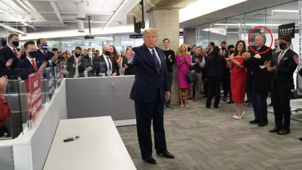 Șeful de cabinet al lui Trump are COVID  și a intrat în contact cu președintele în exercițiu, dar și cu alte zeci de oameni