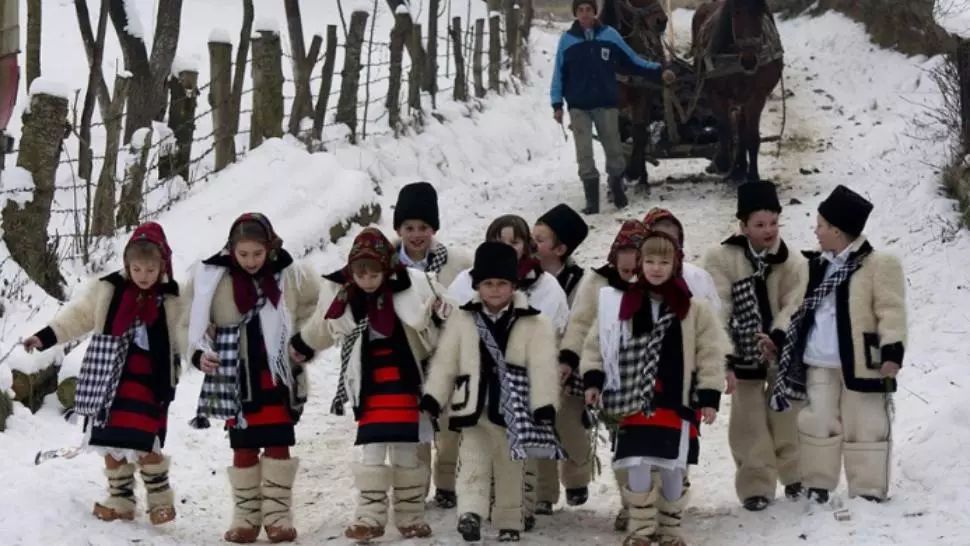 COLINDE DE CRĂCIUN. Acesta este cel mai vechi colind de Crăciun. Tu ştii care este semnificația lui?