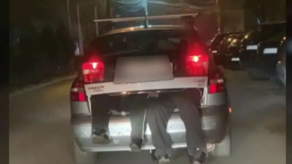 Situație inedită în trafic la Buzău! Femeie amendată pentru că își transporta soțul în portbagaj