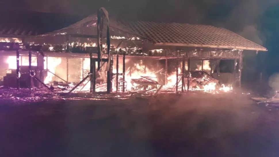 FOTO/VIDEO Incendiu DEVASTATOR într-o comună din județul Suceava