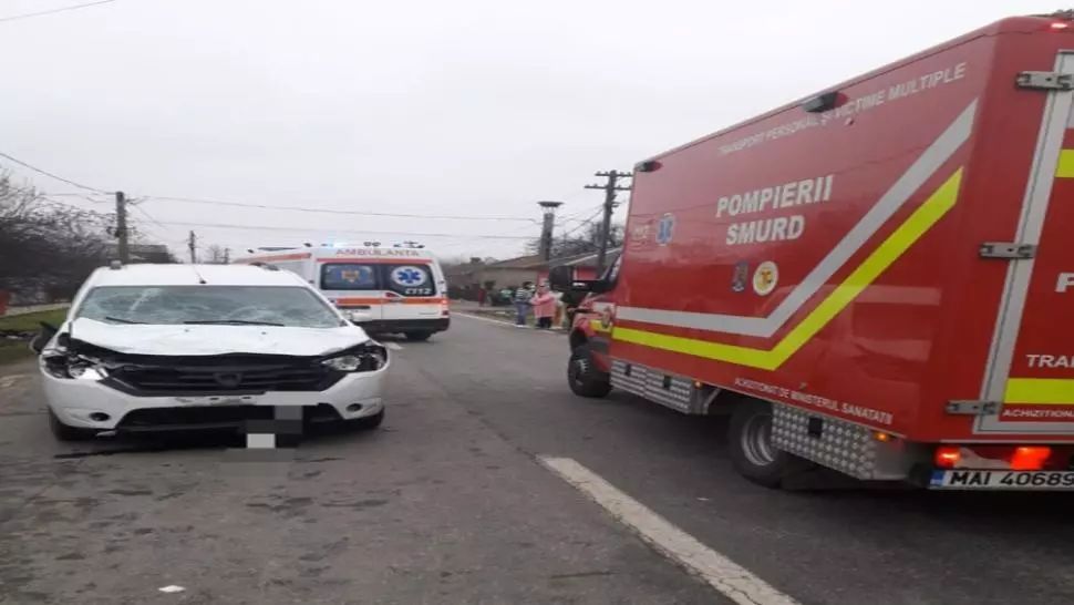 FOTO/ Accident ȘOCANT în Teleorman: O maşină a intrat într-un grup de persoane!