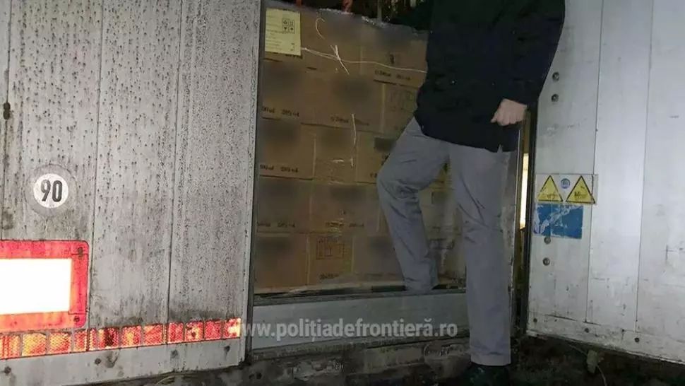 Camion încărcat cu peste 9.000 litri de alcool contrafăcut, descoperit la Vama Giurgiu