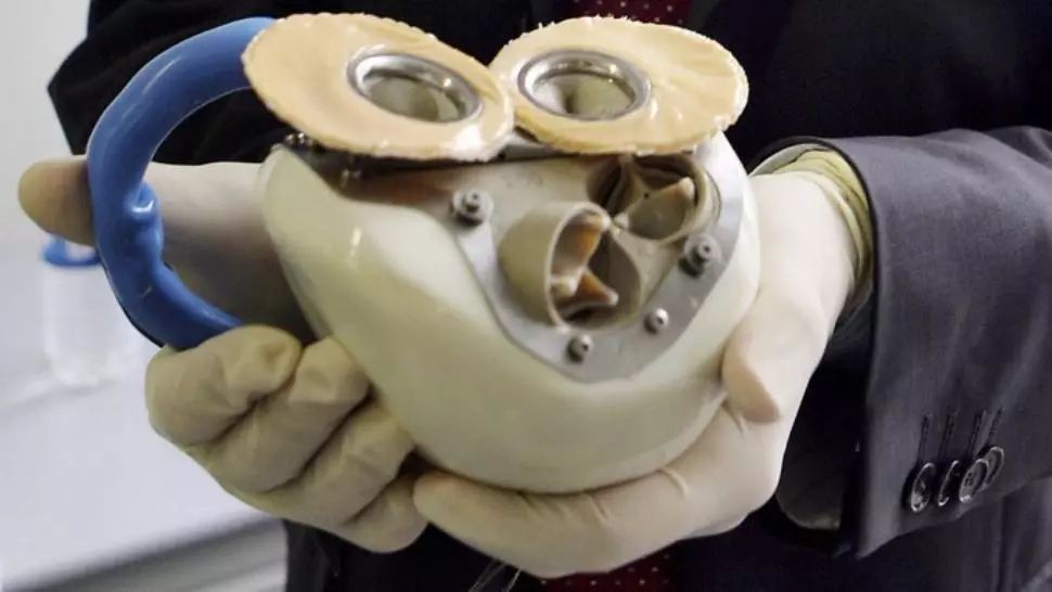 Premieră în lumea medicală: Prima inimă complet artificială, undă verde pentru vânzare și folosire în transplanturi - VIDEO