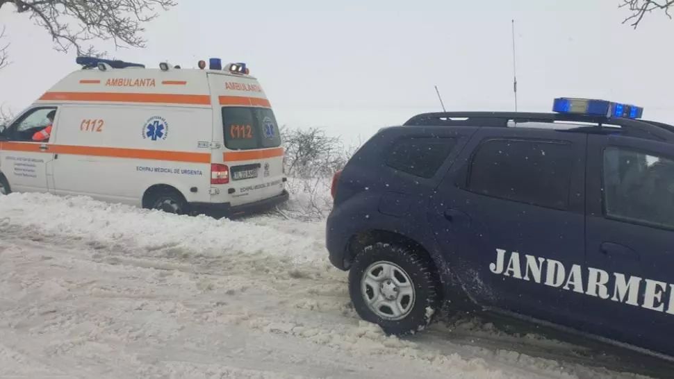 Gravidă blocată în județul Tulcea în ambulanța înzăpezită