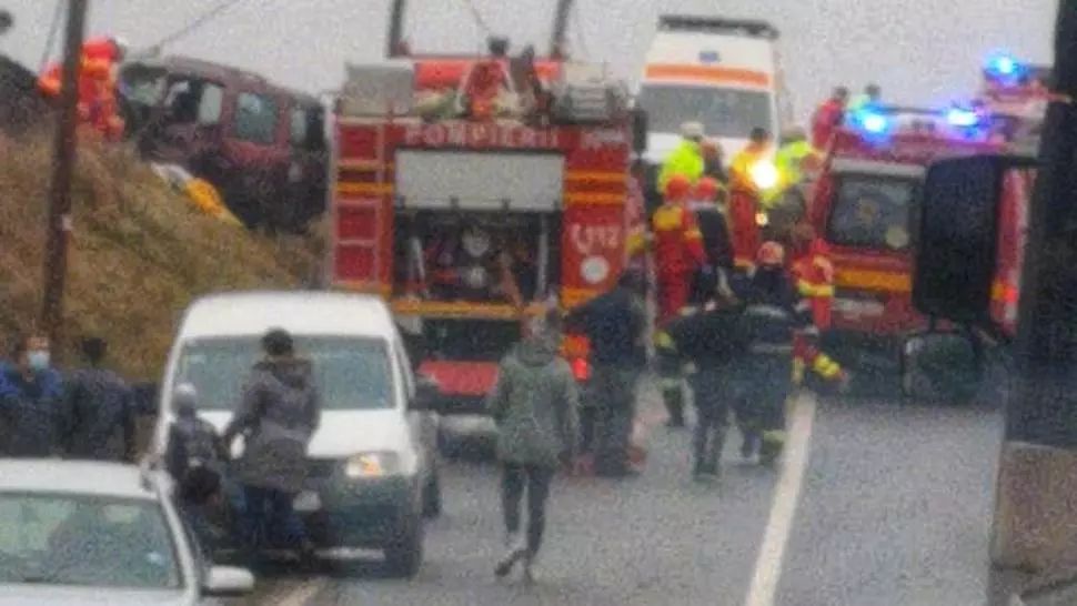 FOTO/ VIDEO Accident extrem de GRAV lângă Făgăraș: Două persoane și-au pierdut viața, alte 4 sunt rănite!