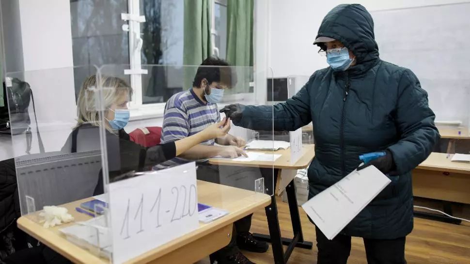 Un constănțean a venit la secția de votare, deși se afla în izolare la domiciliu