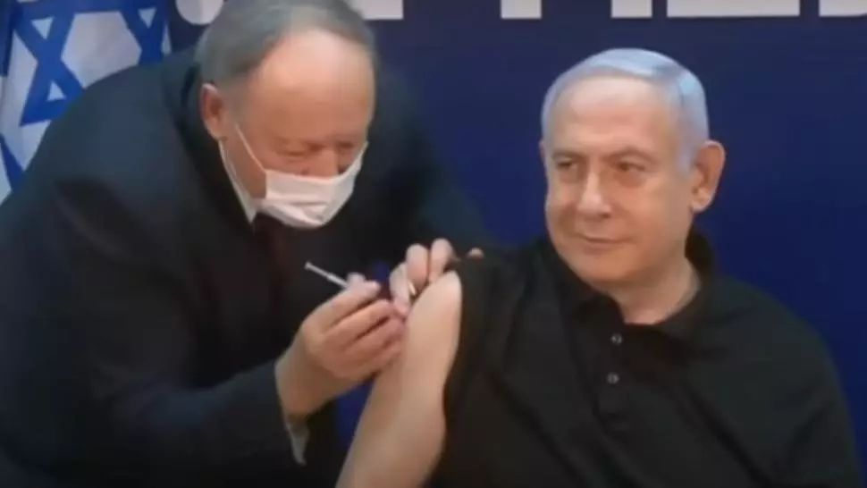 Premierul Benjamin Netanyahu s-a vaccinat în direct împotriva Covid-19: ”Este un moment emoționant”