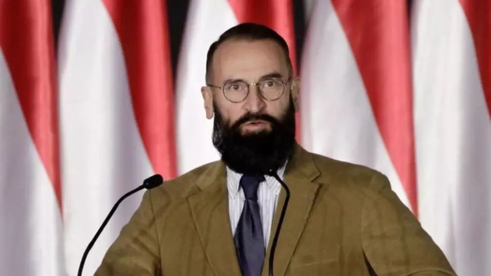 S-a aflat cine e eurodeputatul prins de polițiști în timp ce participa la orgia de la Bruxelles. Demnitarul și-a dat demisia