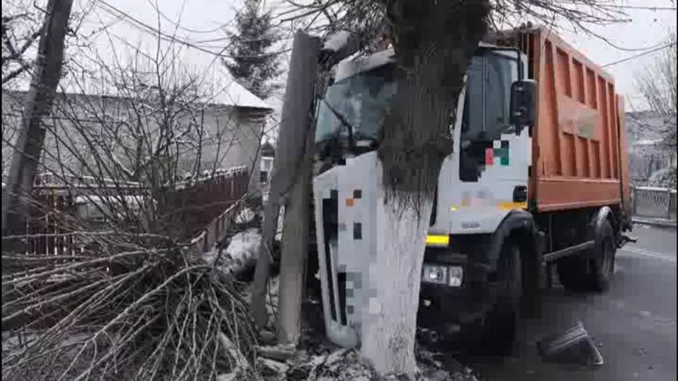 Val de accidente pe șoselele țării din cauza zăpezii
